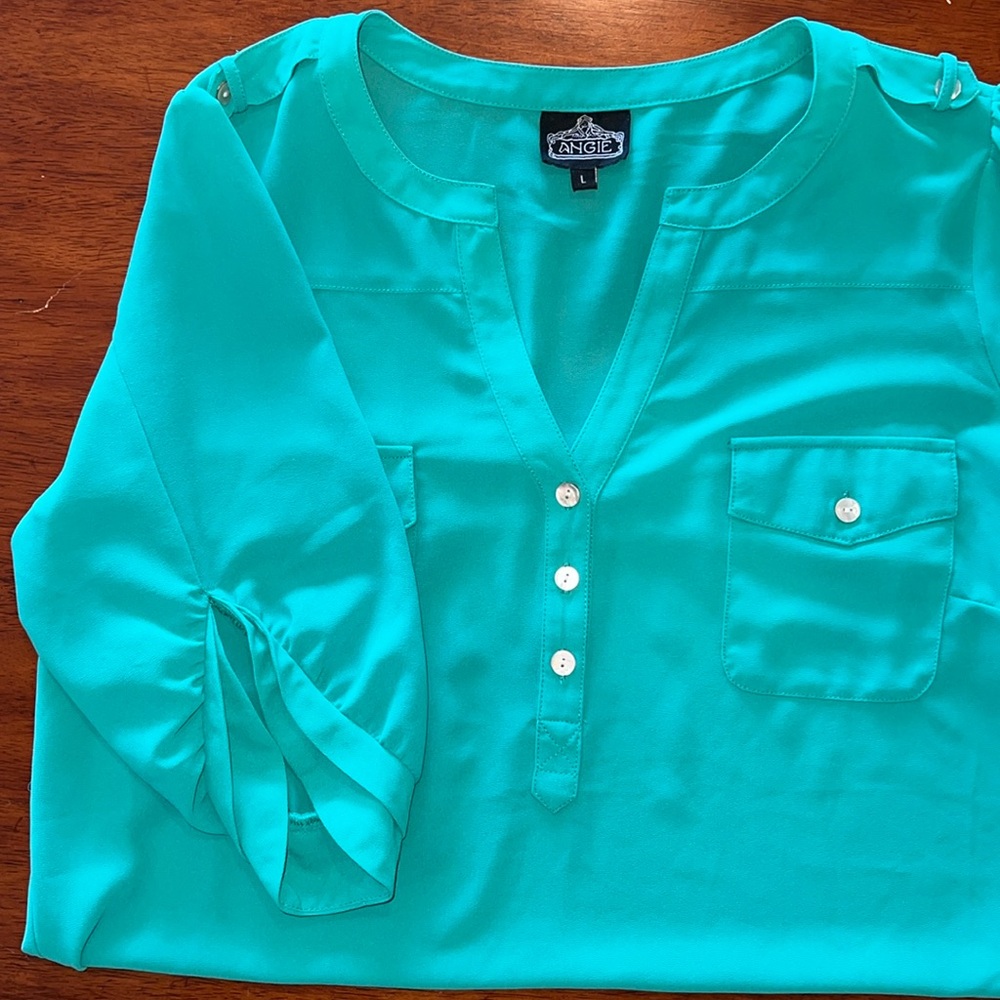 Angie blouse with quarter length sleeves